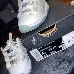 Jordan 11 low top